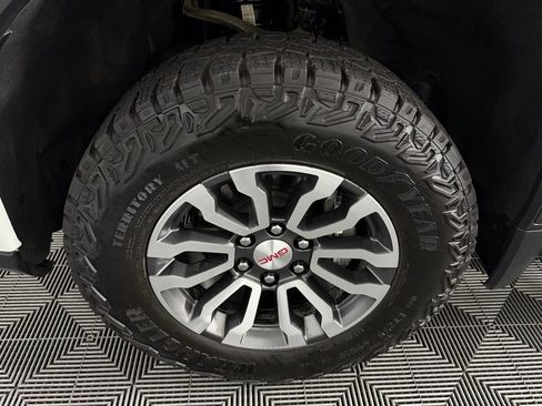 Used 2023 GMC Sierra 1500 AT4 w/ AT4 Preferred Package image 11
