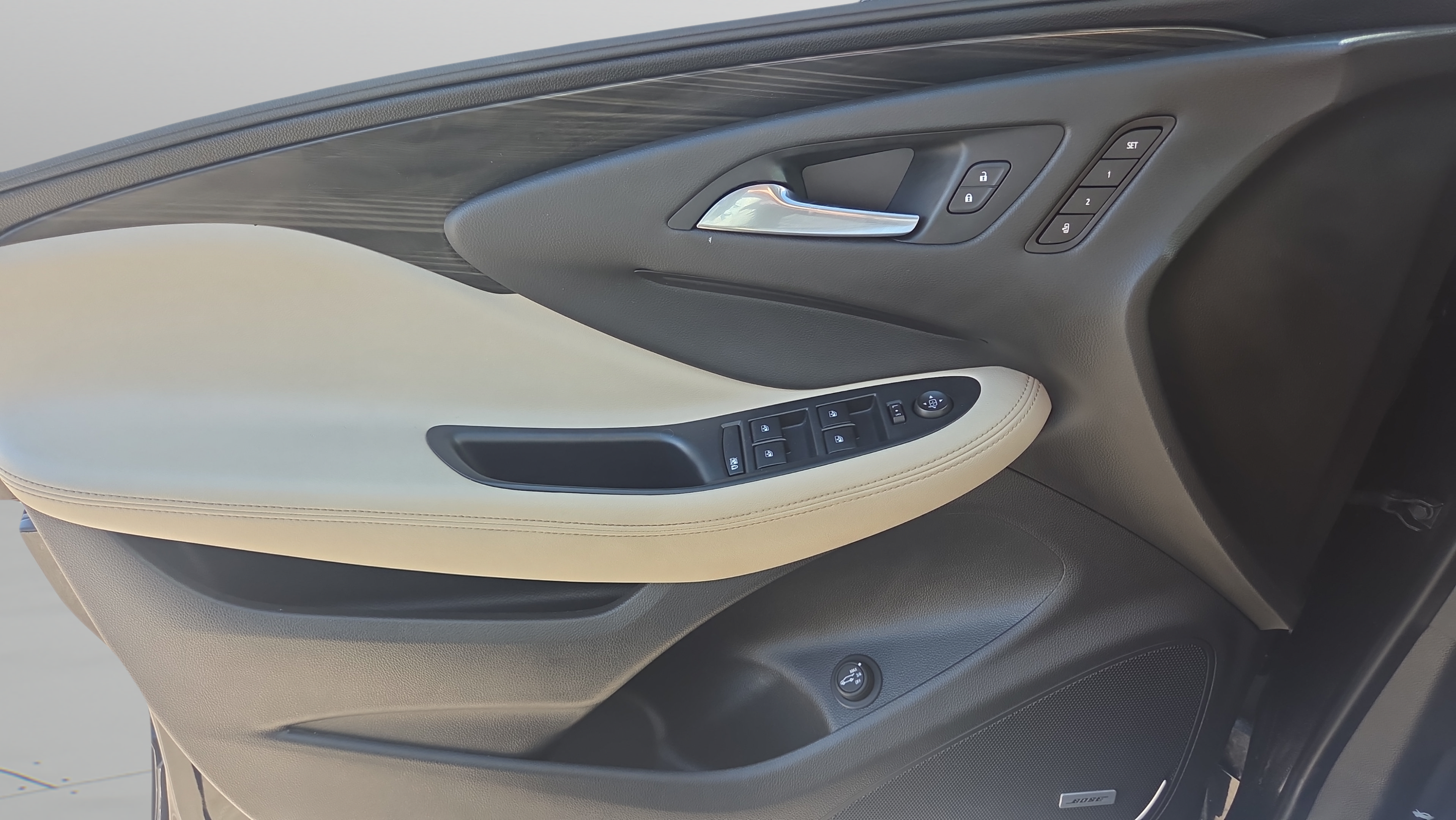Used 2020 Buick Envision Premium AWD/4WD image 33