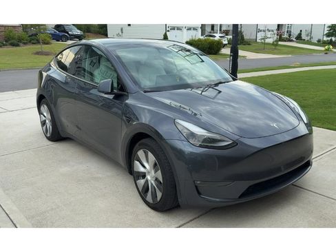 Used 2023 Tesla Model Y Long Range AWD/4WD image 2