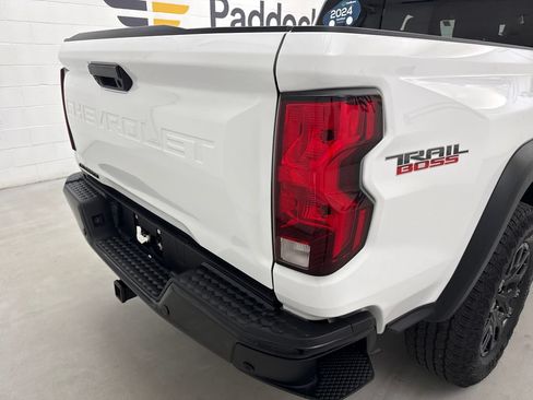 Certified 2024 Chevrolet Colorado Trail Boss w/ Technology Package AWD/4WD image 30
