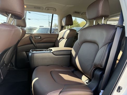 Certified 2024 INFINITI QX80 Premium Select image 16