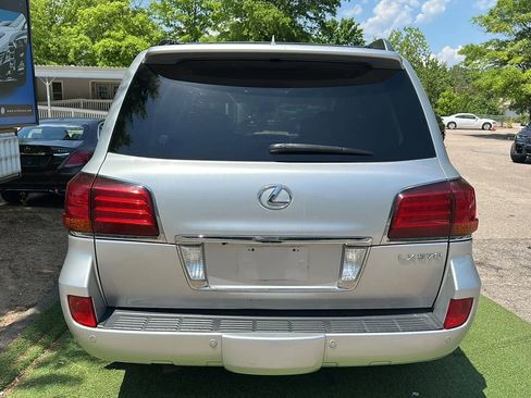Used 2011 Lexus LX 570 4WD w/ Luxury Pkg image 6