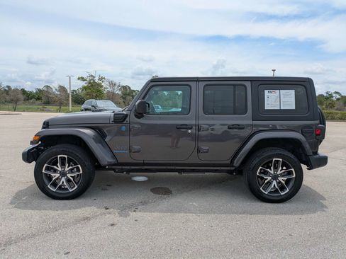 Used 2024 Jeep Wrangler Unlimited AWD/4WD image 8
