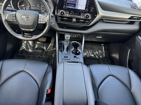 Used 2021 Toyota Highlander XLE image 26