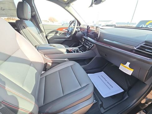 New 2026 Chevrolet Traverse Z71 w/ Driver Confidence Package image 16