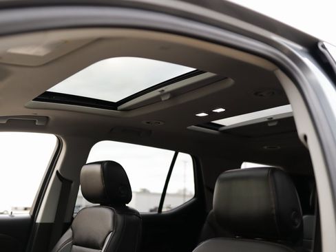 Used 2018 Chevrolet Traverse Premier w/ Driver Confidence II Package image 24