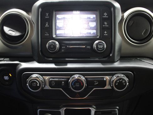 Used 2018 Jeep Wrangler Unlimited Sport AWD/4WD image 13