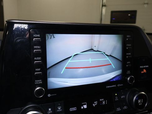 Used 2021 Toyota Highlander LE image 28