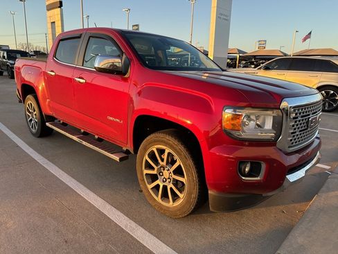 Used 2019 GMC Canyon Denali image 2