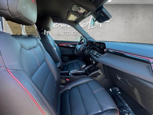 Used 2024 Chevrolet TrailBlazer RS image 24