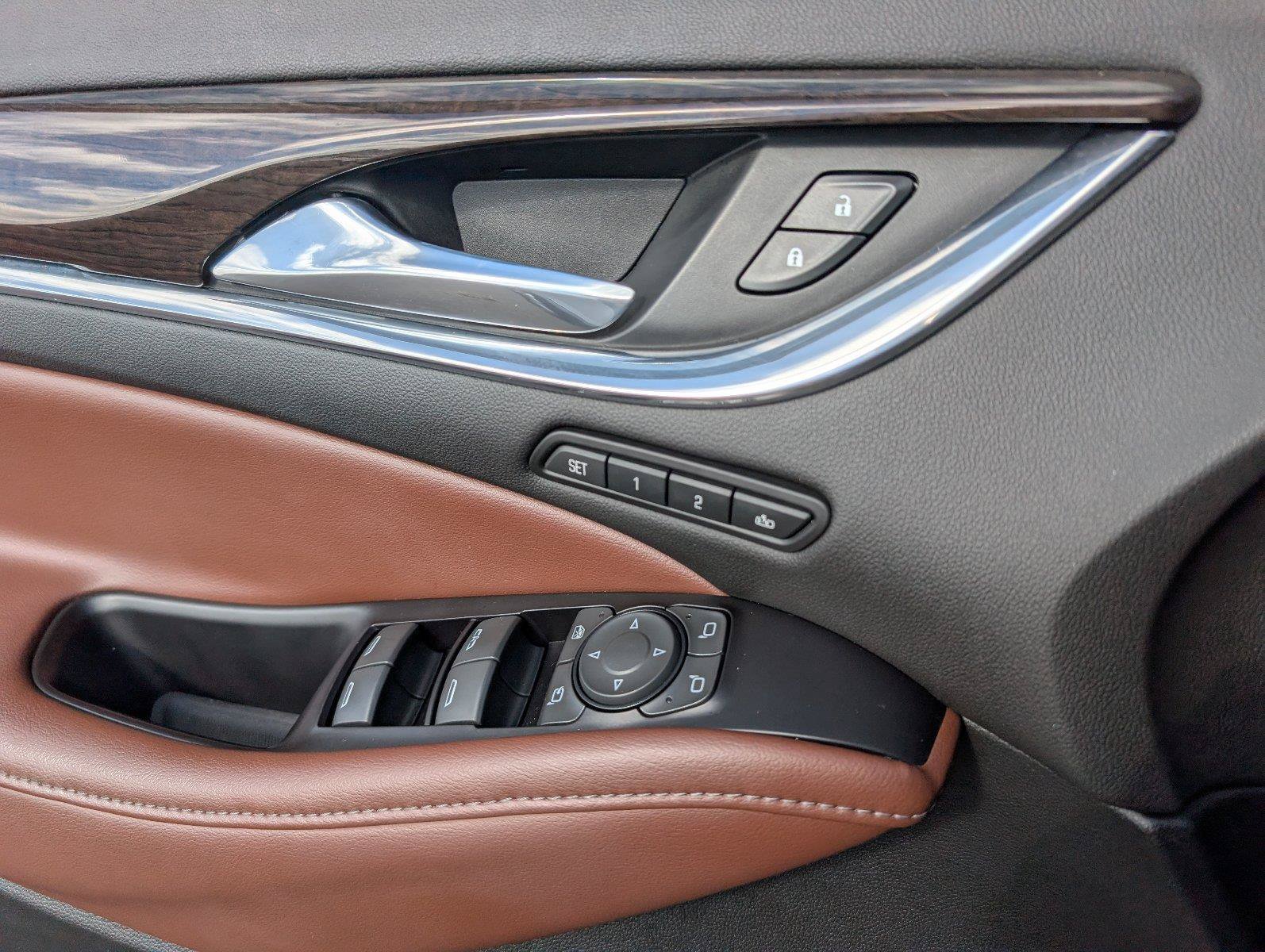 Used 2018 Buick Enclave Avenir w/ Avenir Technology Package FWD image 16
