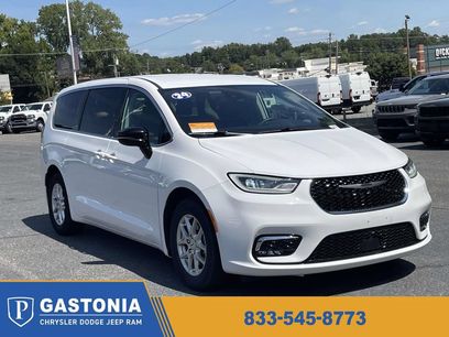 Certified 2024 Chrysler Pacifica Touring-L