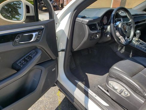 Used 2017 Porsche Macan S AWD/4WD image 4