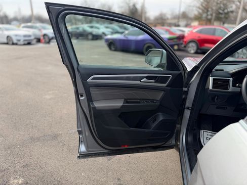 Used 2022 Volkswagen Atlas Cross Sport SEL image 19