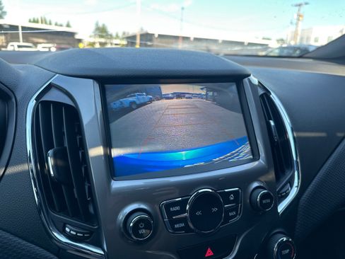 Used 2018 Chevrolet Cruze LT w/ LT True North Edition FWD image 30