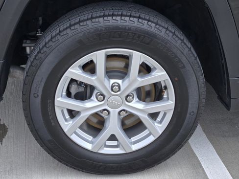 Used 2023 Jeep Grand Cherokee L Limited AWD/4WD image 10