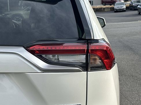 Used 2019 Toyota RAV4 Limited image 10