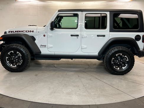 Used 2026 Jeep Wrangler Unlimited Rubicon AWD/4WD image 2