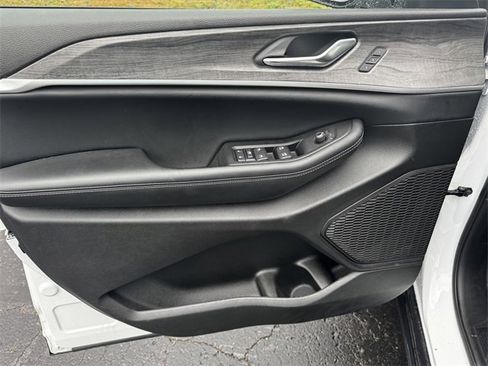 Certified 2024 Jeep Grand Cherokee Limited image 22