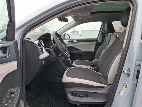 New 2026 Volkswagen Taos SE image 6