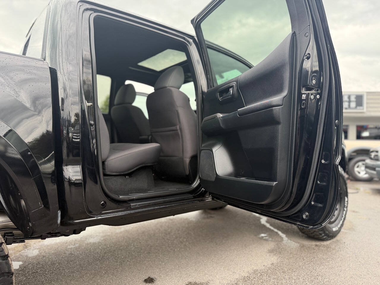Used 2017 Toyota Tacoma TRD Sport w/ Premium & Technology Package AWD/4WD image 71
