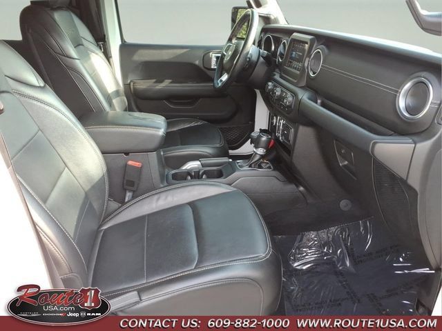 Used 2018 Jeep Wrangler Unlimited Sahara w/ Cold Weather Group AWD/4WD image 29