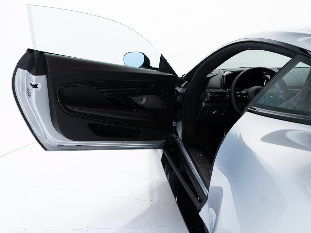 Used 2025 Aston Martin Vanquish RWD image 11