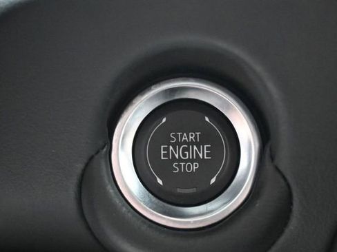 Used 2025 Chevrolet Suburban Z71 AWD/4WD image 31