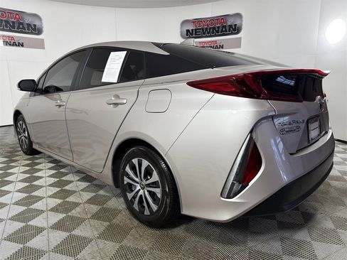 Used 2022 Toyota Prius Prime LE image 5