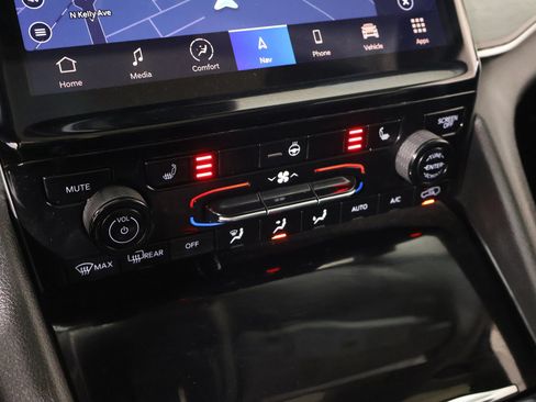 Used 2021 Jeep Grand Cherokee L Limited AWD/4WD image 8
