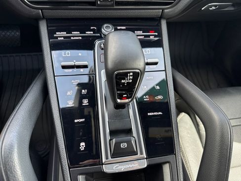 Used 2020 Porsche Cayenne image 22