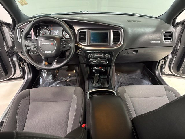 Used 2018 Dodge Charger SXT RWD image 2