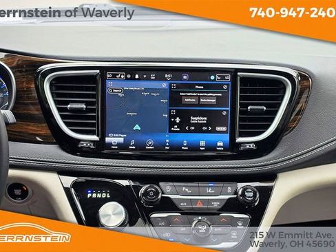 Used 2023 Chrysler Pacifica Limited FWD image 9