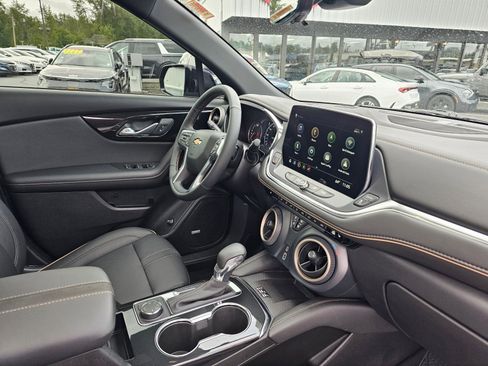 Used 2025 Chevrolet Blazer Premier w/ Driver Confidence II Package image 16