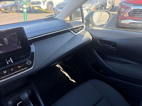Used 2025 Toyota Corolla LE image 34