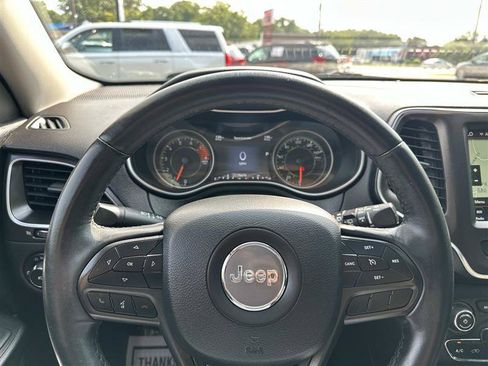 Used 2019 Jeep Cherokee Trailhawk AWD/4WD image 17