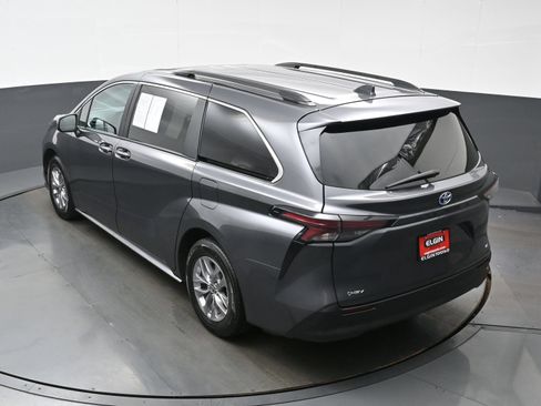 Used 2025 Toyota Sienna XLE FWD image 40