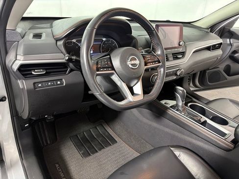 Used 2024 Nissan Altima 2.5 SR FWD image 8