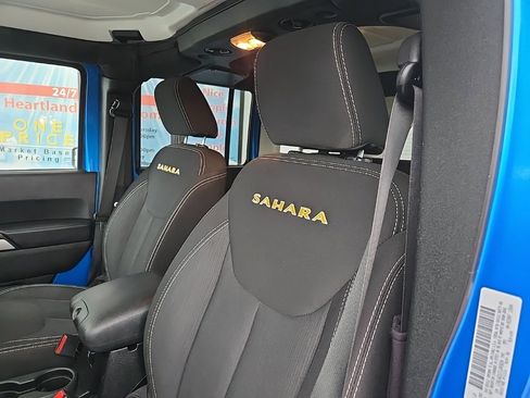 Used 2015 Jeep Wrangler Unlimited Sahara w/ Connectivity Group image 31