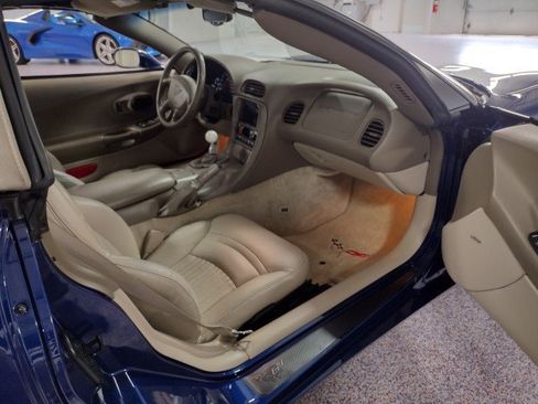 Used 2004 Chevrolet Corvette Convertible w/ Preferred Equipment Group RWD image 14