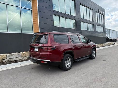 Used 2024 Jeep Wagoneer 4WD w/ Convenience Group I image 3