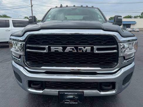 Used 2024 RAM 3500 Tradesman w/ Chrome Appearance Group AWD/4WD image 15