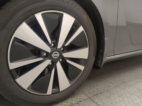 Used 2020 Nissan Altima 2.0 Platinum FWD image 31