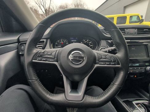 Used 2019 Nissan Rogue SV image 19