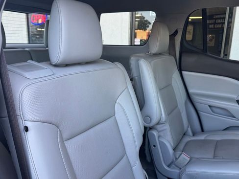 Used 2019 GMC Acadia SLT image 25