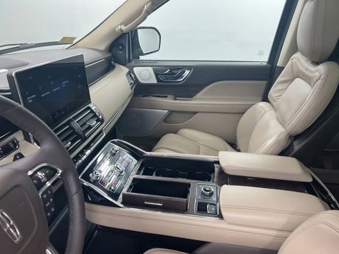 Used 2023 Lincoln Navigator L Reserve AWD/4WD image 25