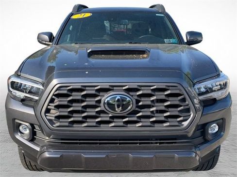 Used 2021 Toyota Tacoma TRD Sport w/ Technology Package AWD/4WD image 8