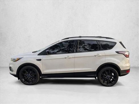 Used 2017 Ford Escape SE w/ Equipment Group 201A image 9