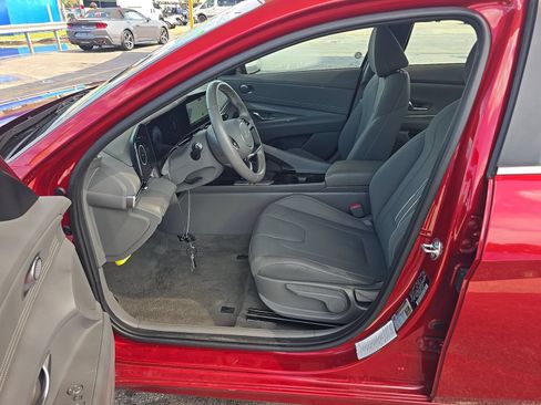 Used 2025 Hyundai Elantra SEL FWD image 3