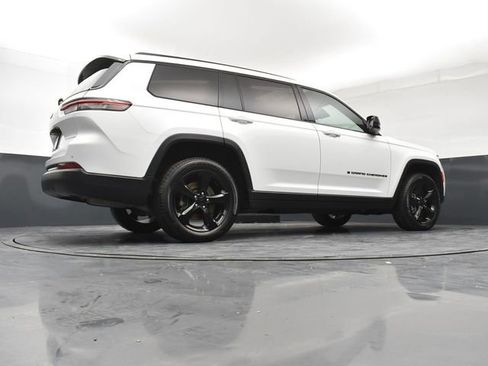 Used 2023 Jeep Grand Cherokee L Laredo AWD/4WD image 24